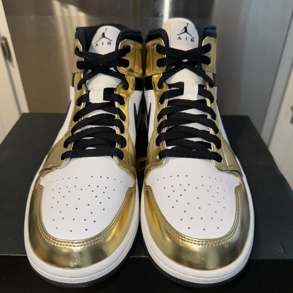 Nike Air Jordan 1 Mid SE White Metallic Gold Sz 12 DC1419 700 100% AUTHENTIC NIB - Picture 2 of 7